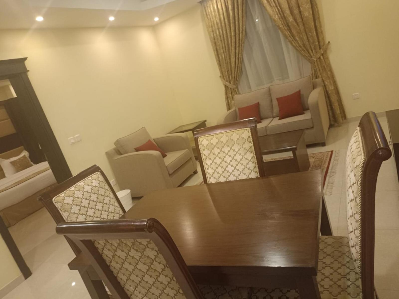Rolana Furnished Aparthotel